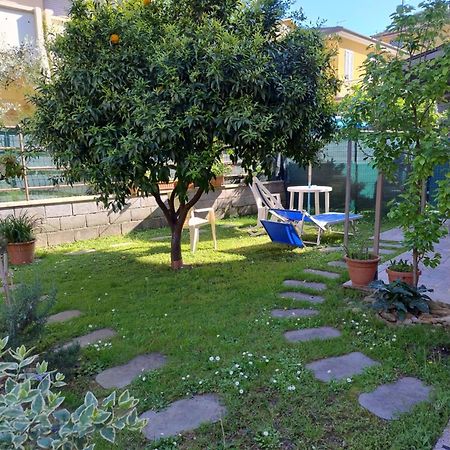Bilocale Climatizzato A 850M Dalla Spiaggia Casa Katia Marina di Massa Dış mekan fotoğraf